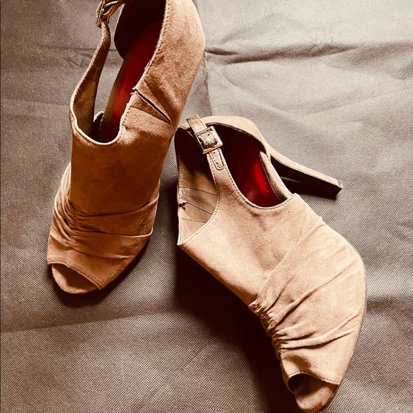 Ann Morino stylish heels - Picture 2 of 3